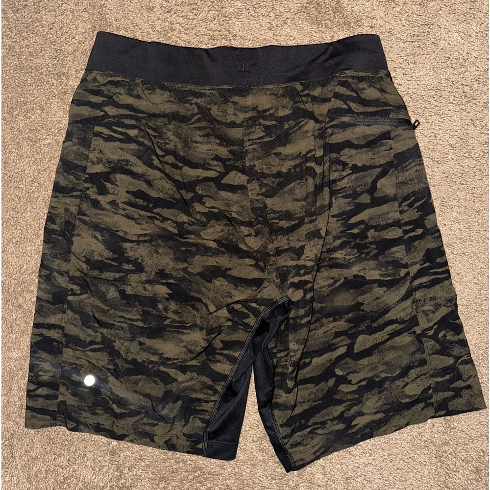 Lululemon workout shorts great condition Size XL, inseam 9